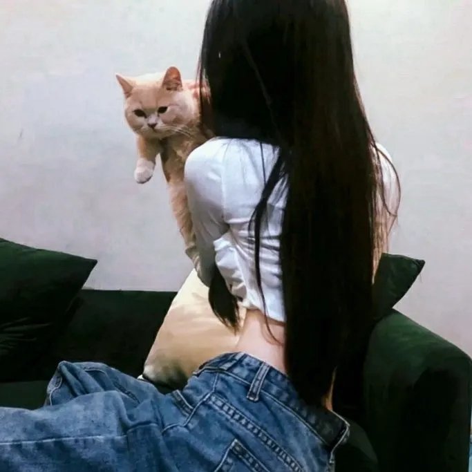 踉跄的女孩